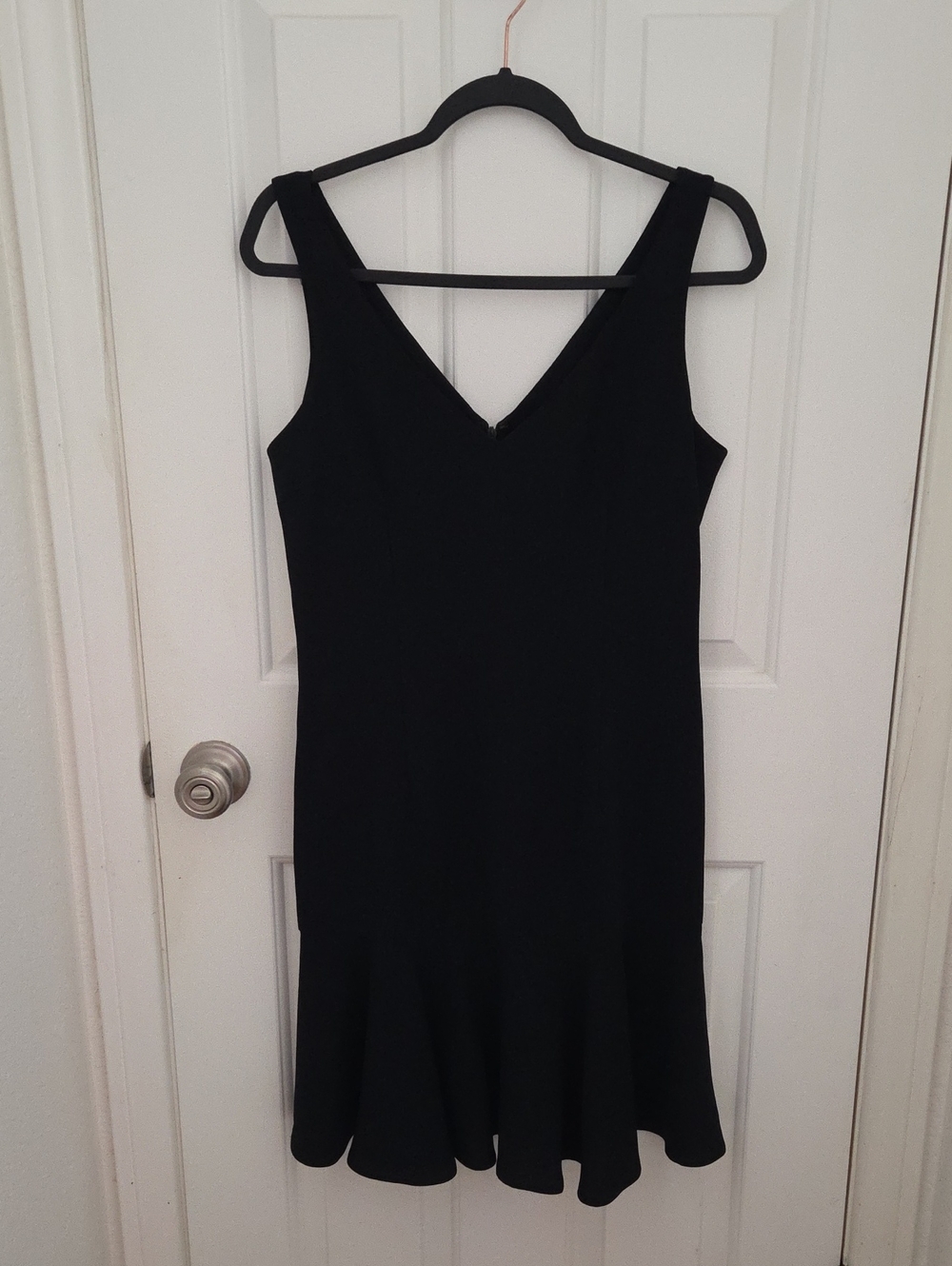 Women’s Black V-Neck Sleeveless Flare Hem Dress